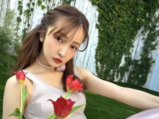 「とっても可愛い」板野友美、色気あふれるタンクトップ姿に反響の声続出！ 「いい香りしてそう」