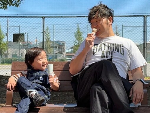 「パパにそっくりすぎて」エハラマサヒロ、そっくり過ぎる親子ショットが大反響！ 「可愛すぎます」