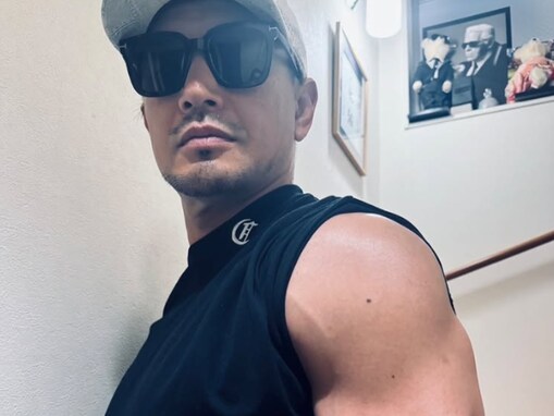 「筋肉すご」魔裟斗、ムキムキの太過ぎる腕を披露！ 「筋量去年より増えてるん？」「バキバキですね」