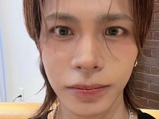 「年齢不詳の美人」上田竜也、“ビジュ爆発”ショット公開「てか美人すぎてバグ、、、」「肌綺麗すぎる」