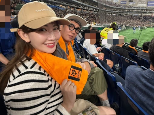 「目立ちそう」小嶋陽菜、おぎやはぎ小木と野球観戦へ！ 「ほんと仲いいな」「羨ましい！」