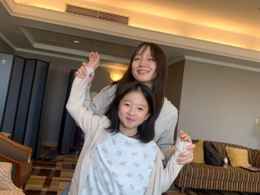 「大天使と天使」吉岡里帆、仲良し“親子”オフショット公開！ 「どちらかというと姉妹」「2人とも最高」