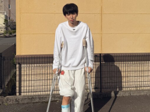 「何が起きた！？」人気YouTuber、痛々しい姿に心配の声殺到「ここまでだったとは…」「お大事に」