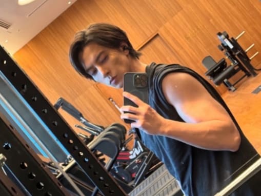 「たまらなく好き」山下智久、たくまし過ぎる二の腕を披露！ 「世界中どこにいてもかっこいい」