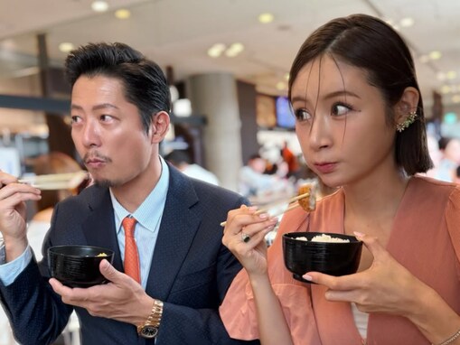 「同じお顔」宮崎麗果＆黒木啓司、仲良し“モグモグ”写真公開「美男美女すぎ」「ケイジさんもお肌ツヤツヤ」