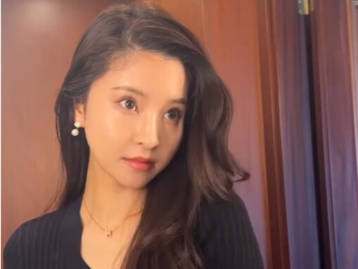 「特級の美人」堂安律の美人妻、色っぽい肌見せコーデを披露！「何度も見返しちゃう」「オトナの色香」