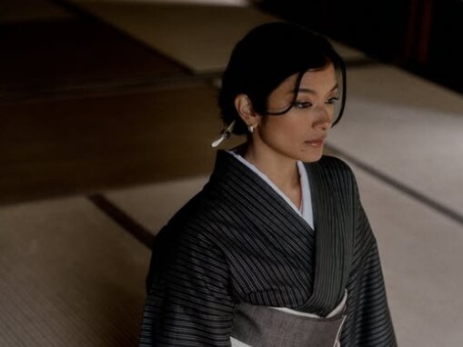 「アンニュイ」ローラ、美しい着物姿にファンから反響の声続出！ 「質素な雰囲気」「美しい生活」