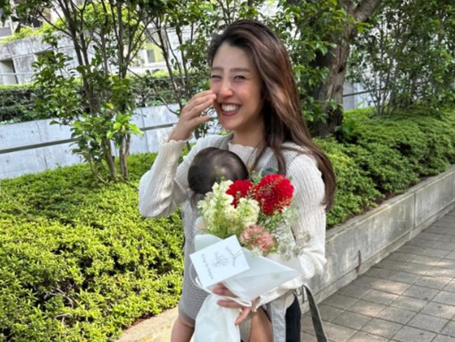 「まだまだ抱っこひも大好きっ子」岡副麻希、娘との親子ショット公開！ 「かわい過ぎ」「癒されます」