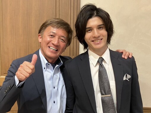 人気配信者、父親との顔出しショットに「おやじナイスガイすぎやろ」「めちゃくちゃかっけえ。。！」反響