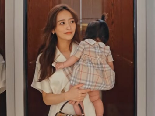 「かっ、かわいい…！」近藤千尋、娘とバーバリーのおそろいコーデを披露し話題に「素敵な親子だなぁ」