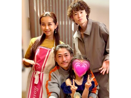 PINKY、“最愛の夫”窪塚洋介の誕生日を息子＆娘と祝福！ 「46歳のお誕生日でした」