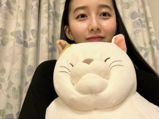 木村拓哉＆工藤静香の長女・Cocomi、自宅ですっぴん？ プライベートショット公開！ ぬいぐるみを抱く姿