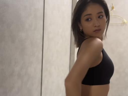 「アスリート？」みちょぱ、鍛えられたバキバキ美ボディ披露！ 「懸垂すごい」「めっちゃカッコよすぎ」