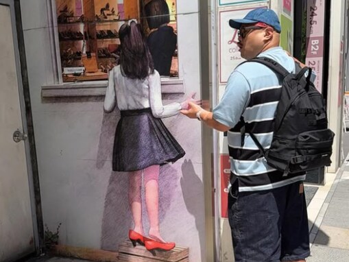 「犯罪にしか見えない」クロちゃんの投稿に「セクハラ」の声殺到⁉ 「お巡りさんこの男です」