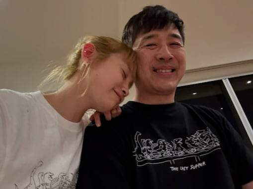 「旦那さんが羨ましい」元国民的アイドル、結婚11年の芸人夫とのラブラブショットを披露！ 「さすがのおふたり」
