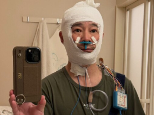 「パジャマよりも状況!?」前澤友作、衝撃の自撮りショットにツッコミ＆心配の声殺到。「情報量が多い」