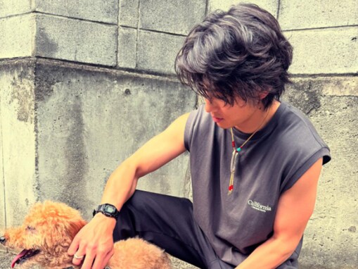 「逞しい腕」伊藤健太郎、タンクトップからムキムキな二の腕を披露！ 「かっこよすぎる！」「眼福」