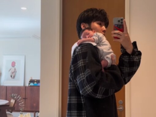 「お顔が整ってますね」第1子が誕生した黄皓、赤ちゃんを抱く姿が話題に「可愛すんぎです」