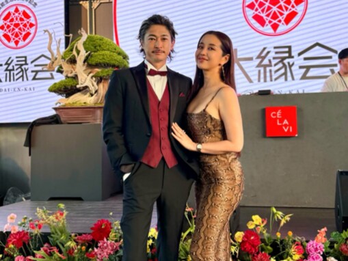 「最愛の洋介さん」PINKY、夫・窪塚洋介との圧巻スタイルの夫婦ショット公開！ 「30周年おめでとう」