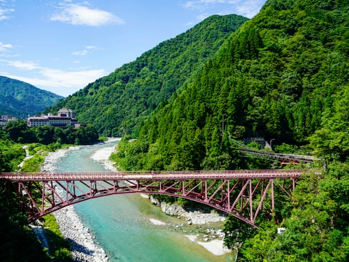 長期休みに行きたい富山県の「穴場温泉地」ランキング！ 2位「黒部峡谷温泉群」、1位は？