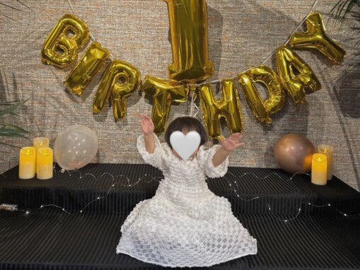 「我が子が一歳に」元AKB48メンバー、第1子の誕生日ショットを公開！ 「ママさん1周年おめでとう」