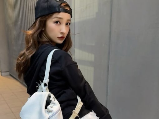 「まって可愛すぎ」板野友美、ほっそり美脚際立つミニスカショット披露「足ほっそおおお」「反則です」