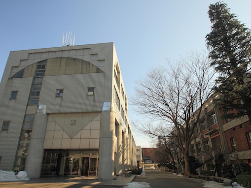 「業界との連携が深いと思う日本の大学」ランキング！ 2位は「慶応義塾大学」、1位は？
