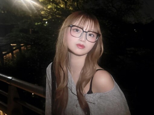 「珍しいでしょ」辻希美の長女・希空、肩出し＆眼鏡コーデを披露！ 色気あふれるオフショットに反響