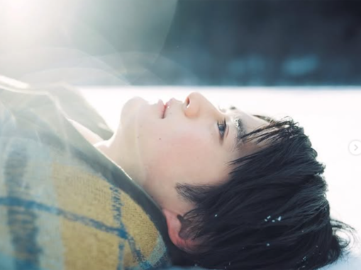 謙虚だと思う20代男性俳優ランキング！ 2位「鈴鹿央士」、1位は？