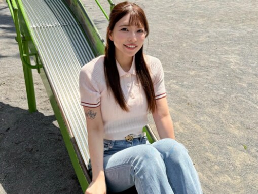 「タトゥーなんてあったっけ？」上原亜衣、右腕にタトゥー？ ソロショットに「夢に出るくらい可愛い」