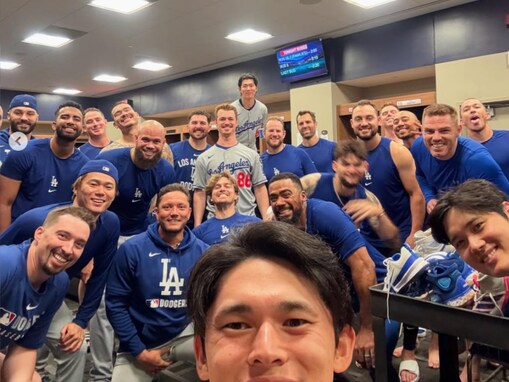 佐々木朗希撮影のドジャース集合ショットに大谷翔平も登場「写真に感動　ロハス選手のチーム愛を感じます」