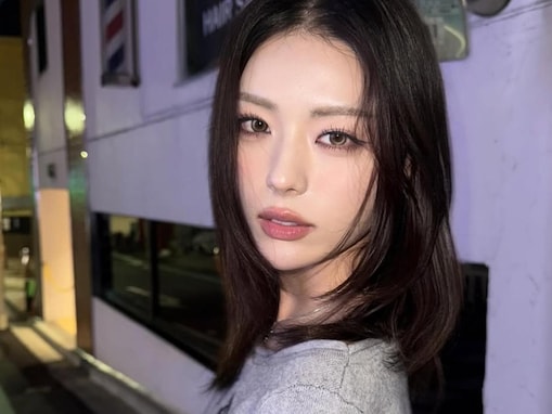 「また綺麗になってる」井手上漠、超ミニ丈から美脚を披露し反響の声続出！「萌え袖」「天使が居た」