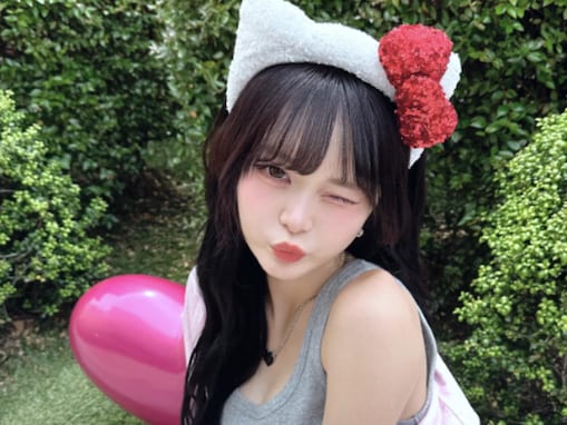 「誰と行ったのー？」人気インフルエンサー、大胆肌見せコーデでUSJ満喫！ 「ビジュが爆発」「肌白過ぎ」