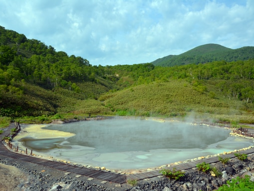 長期休みに行きたい北海道の「穴場温泉地」ランキング！ 2位「ニセコ温泉郷」、1位は？