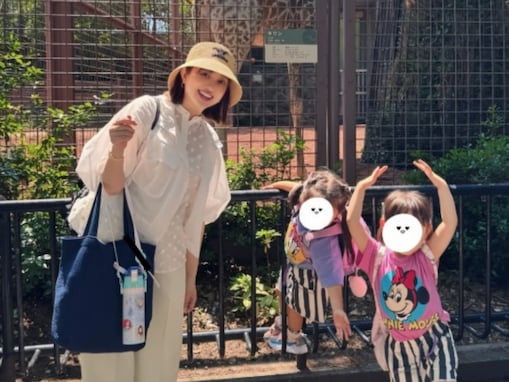 菊地亜美、“お友達とおそろコーデ”の娘と上野動物園を満喫！ 「可愛い2人のこあみちゃん」