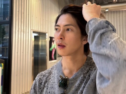 「普通に歩いてるんですか！？」山下智久、変装なしで渋谷に登場「遭遇したら心臓止まちゃう」「いい男」
