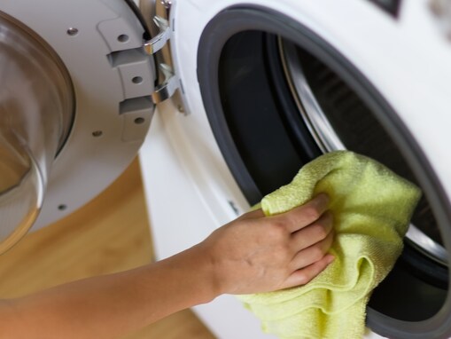 洗濯機のゴムパッキンに黒カビが生えています……放置してもOKでしょうか？【家電のプロが解説】