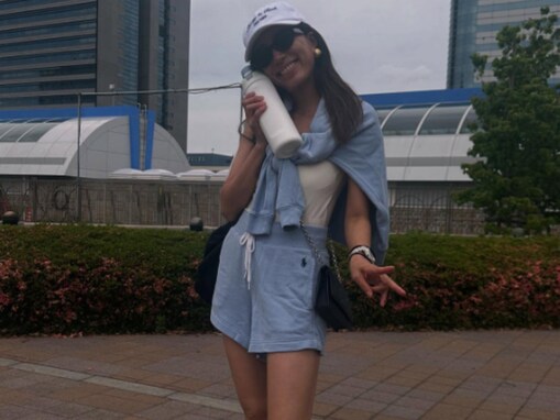 「スタイルいいなぁー」里田まい、ショーパンから圧巻の美脚を披露！ 「いつまでもお綺麗ですね」