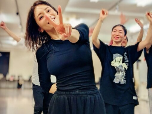 「スタイル良すぎです」浜崎あゆみ、ボディライン際立つリハ姿を披露！ 香港公演は「15分でSOLD-OUT」