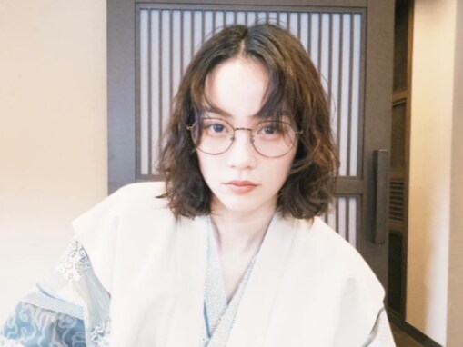 「誰と行ったのですか!?」のん、温泉旅行の寝起き？ ショット公開「イケメンStyle！！」「破壊力ぱねぇ」