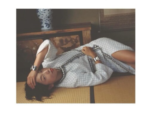 安藤サクラ、太ももちらりな色っぽいモデルショットを披露！ 海外ファッション誌の表紙に抜てき