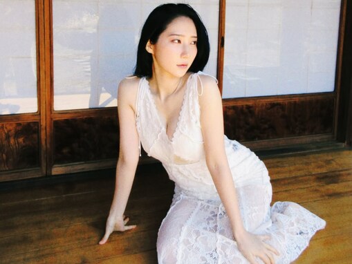「人妻感半端ない！」ファーストサマーウイカ、“昼下がりの縁側”ショットにツッコミ殺到「急にどないしたん」