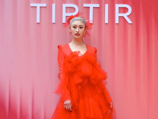 「全身から溢れる美しさ」山田優、美脚ショットを披露「細ぉーーーーーーー！！！」「素敵すぎます」