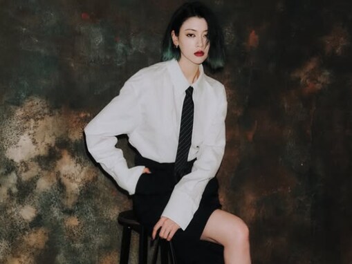 三吉彩花、圧巻の美脚ショットを披露！ 大人の雰囲気漂うコーディネートに身を包んだ姿も公開