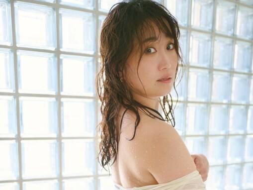 「１１年ぶりに袋とじ？！！」キンタロー。、美尻際立つセクシーショット！ 「同一人物と思えない…」