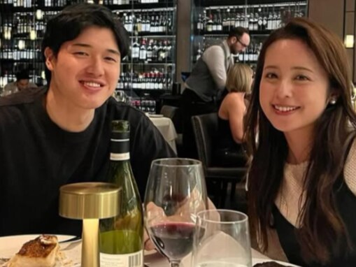 「仲良し夫婦」久慈暁子、バスケ渡邊雄太との結婚記念日ショット公開「デカい肉」「旦那さんの優しい目」