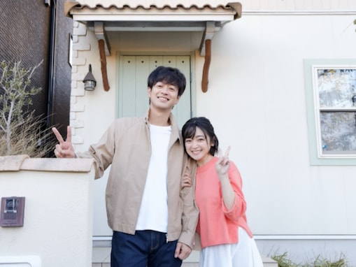 「かわい過ぎる夫婦」安達祐実、“新婚当初の2人”ラブラブショットに「幸せそう」「帰っておいで」の声！