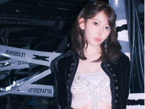 宮脇咲良、美腹筋際立つ姿に「大学通いながらトップアイドルやってる感じ」と反響！ 「ビジュ良すぎる」