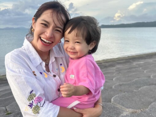 人気YouTuberのモデル妻、“ちっちゃい彼氏”を公開！ 「母子共に可愛すぎる」「ひっちゃんそっくり」