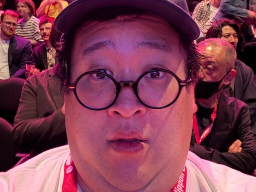 「いつからそうなったん」人気芸人、ドイツの映画祭に出席で反響！ 「すご過ぎて笑っちまうw」